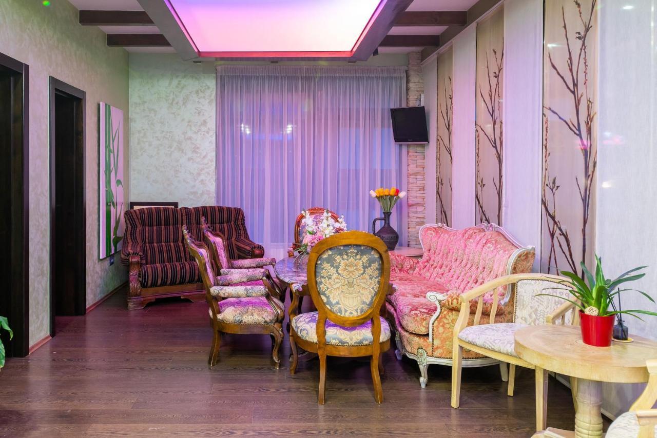 ホテル Casa Freya Buşteni エクステリア 写真